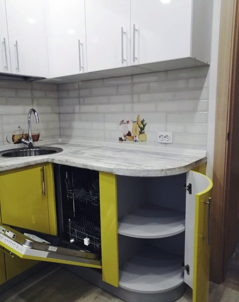 Кухонный гарнитур в желтых тонах